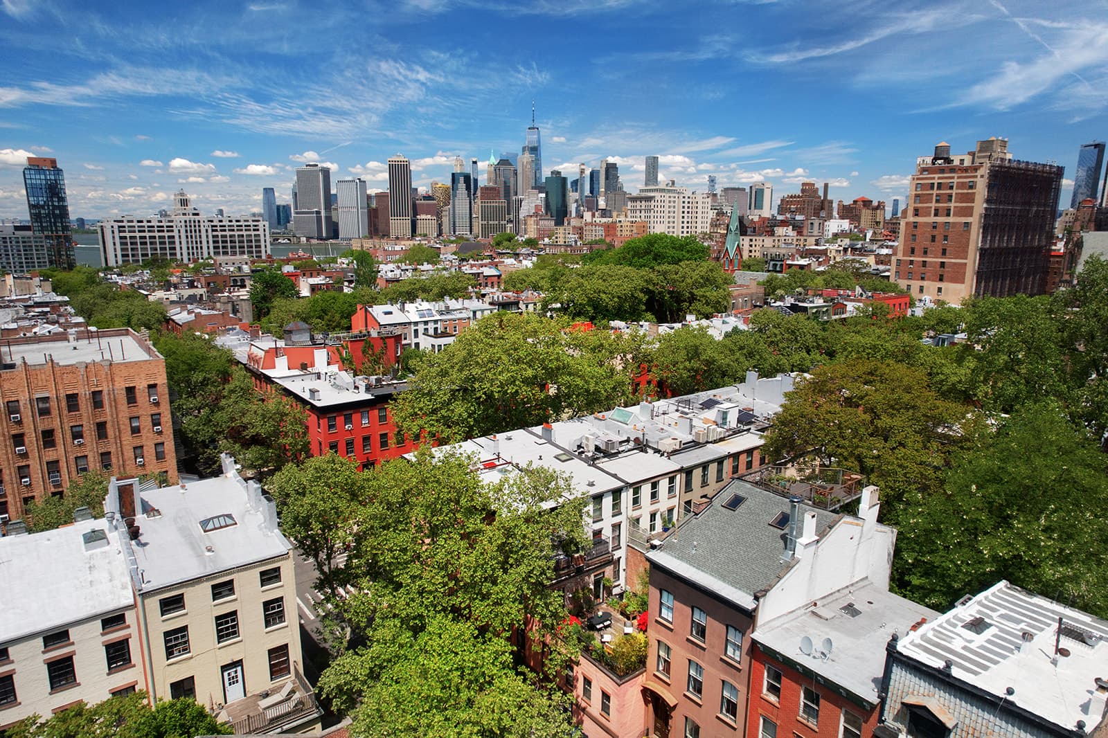 An aerial view over Brooklyn Heights towards the Manhattan skyline